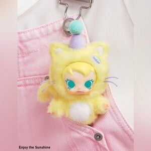 Pop Mart Baby Molly Pocket Friends Vinyl Plush Pendant - Enjoy the Sunshine
